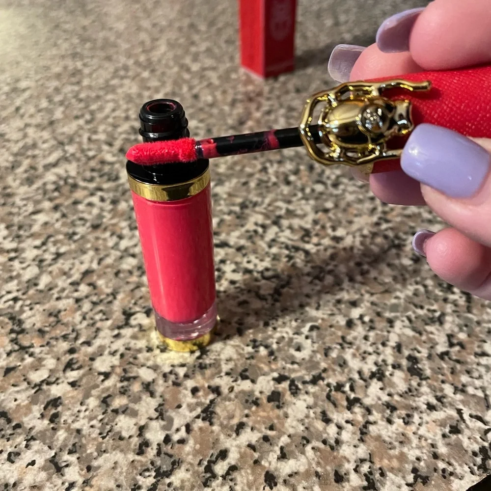 Carolina Herrera Liquid Lip Vinyl - Picture 8 of 9